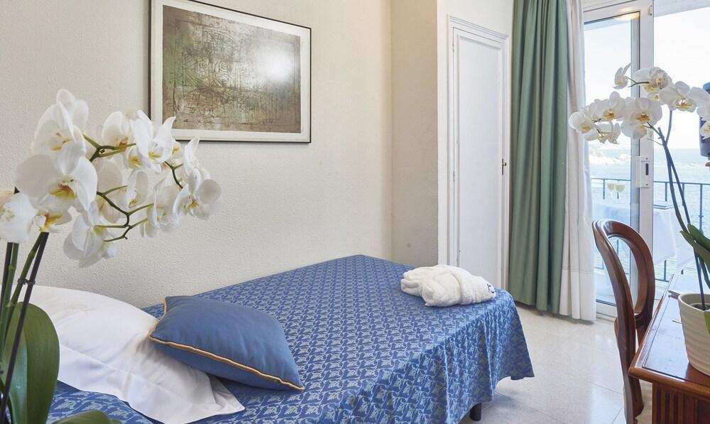 Costa Brava Hotel 3*